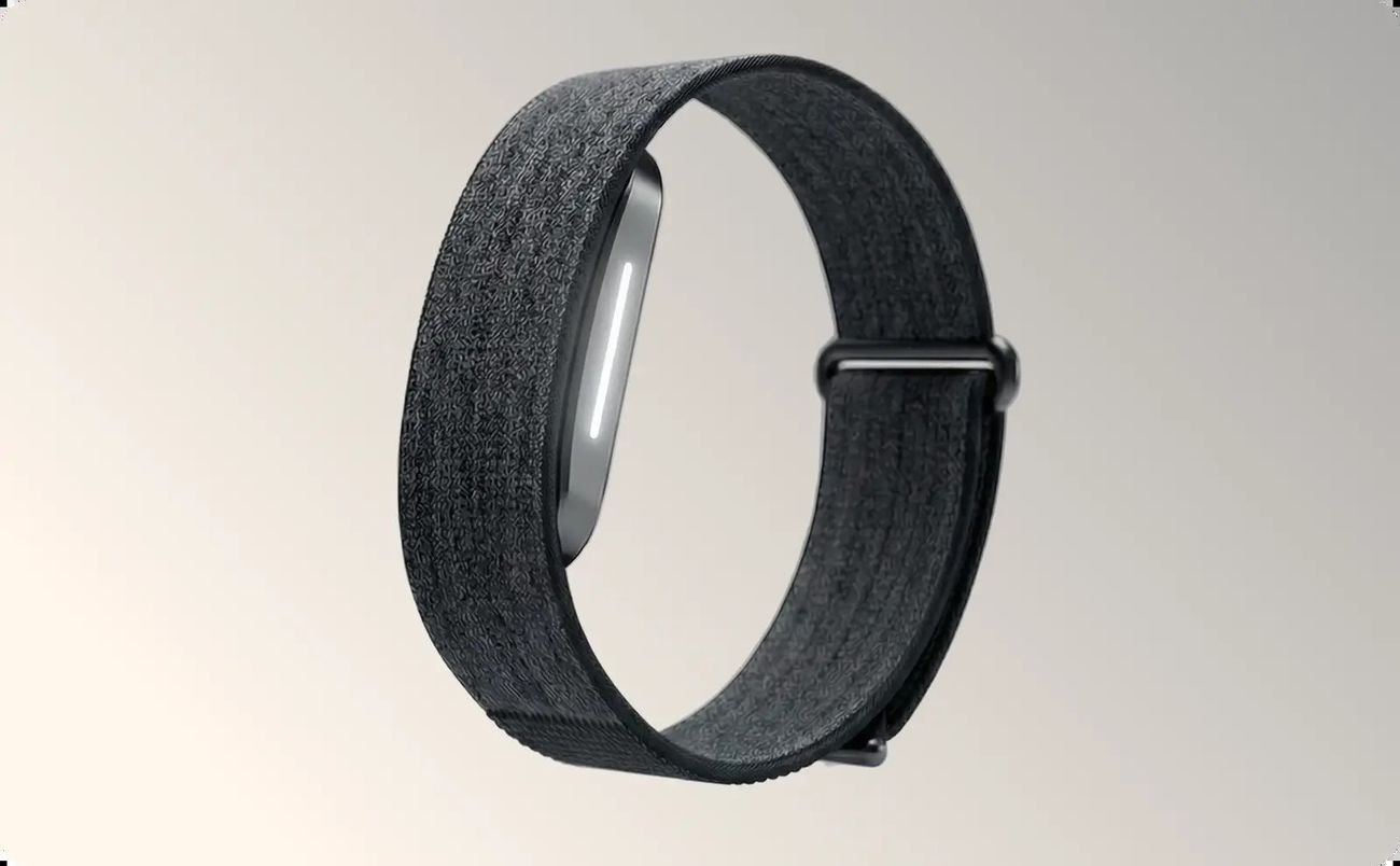 Studio shot of the Hume Band 2.0 health tracker at an angle